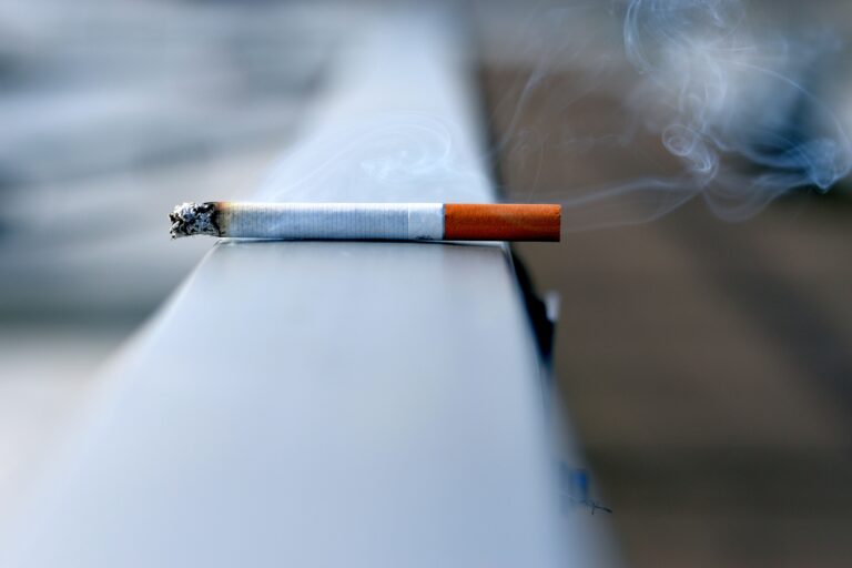 Cigarro e colesterol: por que fumar acelera o acúmulo de colesterol nas artérias?